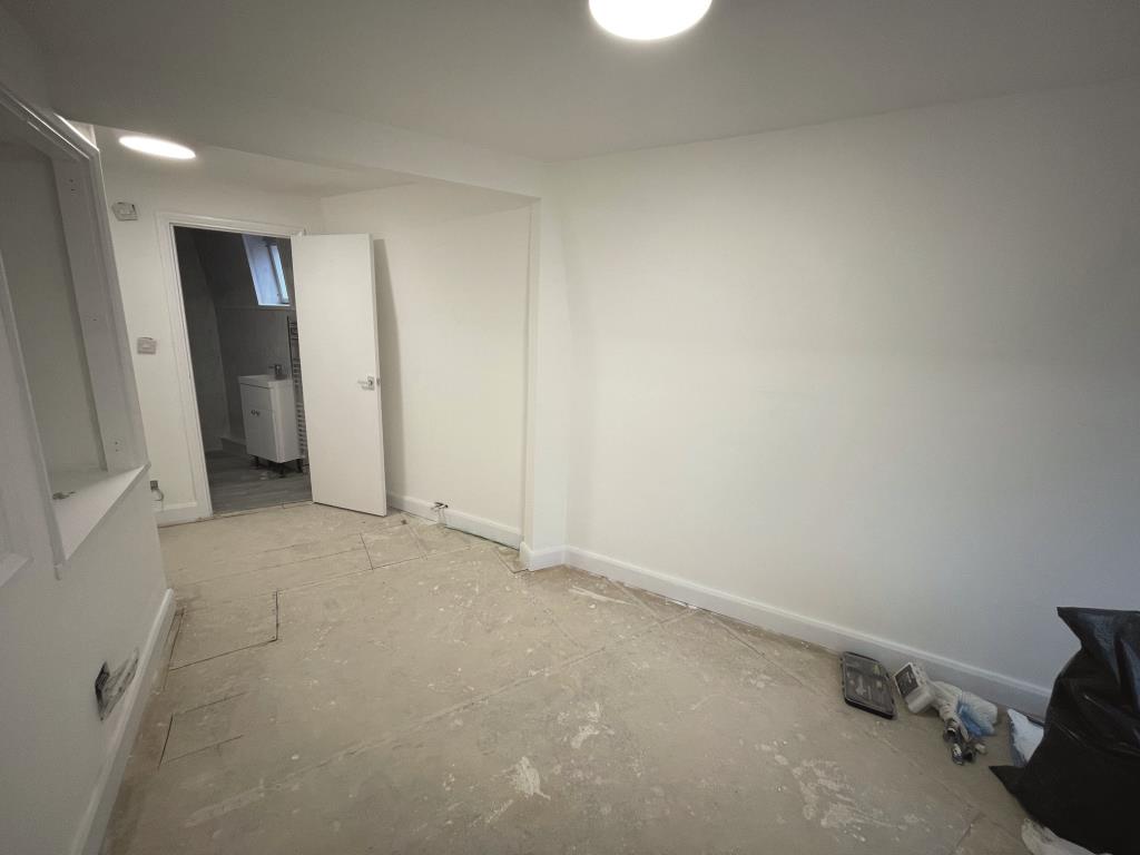 Lot: 173 - FORMER OFFICE WITH PERMITTED DEVELOPMENT TO CONVERT TO RESIDENTIAL DWELLING - Top floor room alternative view